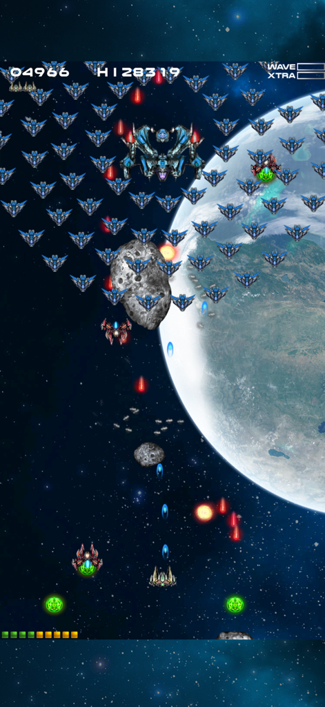 Jugabilidad retro arcade de shooter espacial que muestra una nave del jugador luchando contra oleadas de enemigos alienígenas azules en órbita