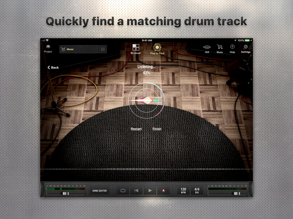 X Drummer: Songwriting Tool - X Drummer App-Interface zeigt die Play to Find-Funktion, die ein Gitarrenriff abhört, um einen passenden Drum-Track zu generieren.