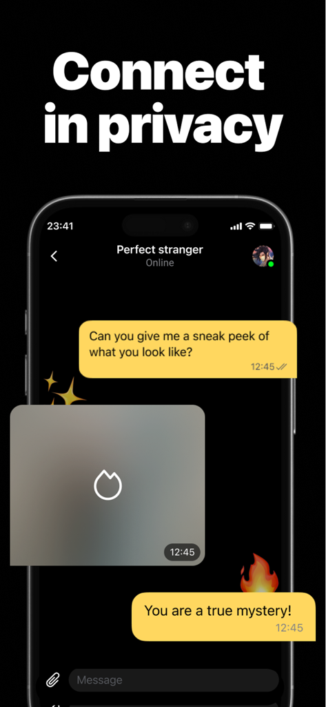 Um smartphone exibindo uma interface de chat anônimo no Spark onde um usuário envia uma foto borrada para manter a privacidade