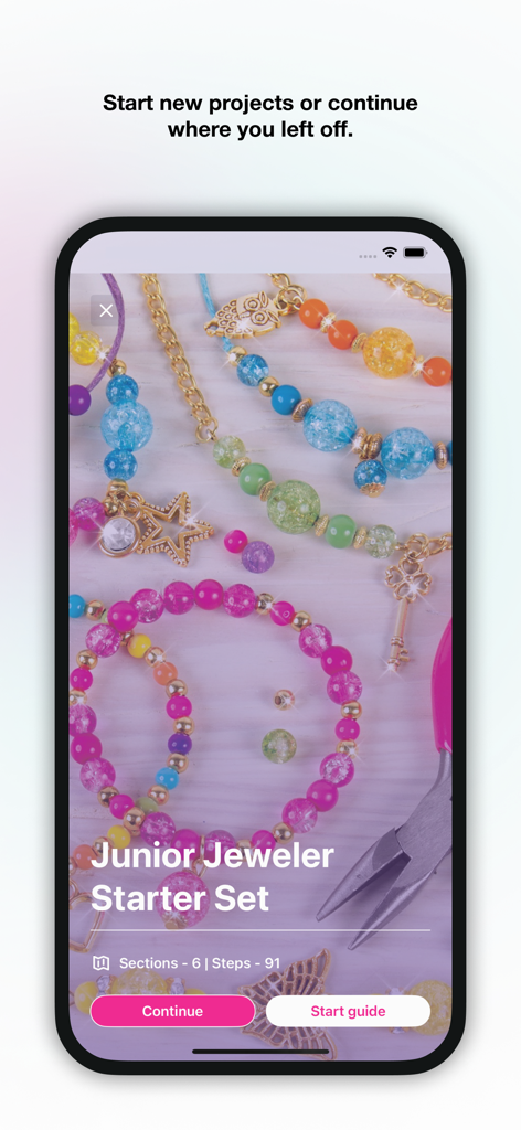 Schermata di selezione della guida per il set di avviamento Junior Jeweler nell'app Make It Real che mostra braccialetti colorati con perline