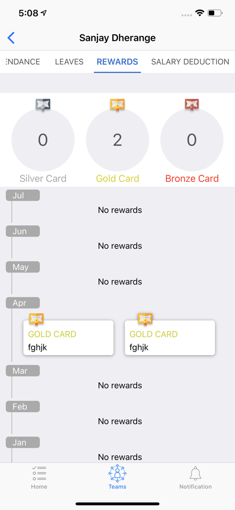Pantalla de la aplicación móvil que muestra tarjetas de recompensas para empleados, incluyendo estatus plata, oro y bronce con un cronograma del historial mensual