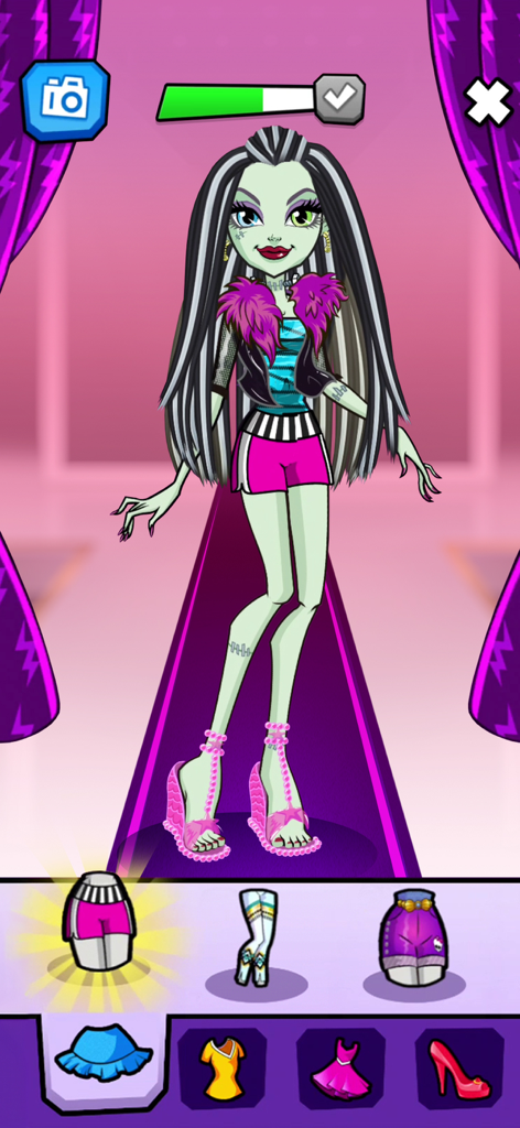 Frankie Stein character on a fashion runway in the Monster High Beauty Salon dress up game