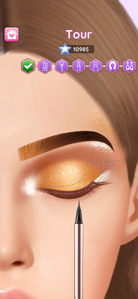 Makeover Artist: Makeup games - Applying eyeliner over gold glitter eyeshadow in a mobile makeup game