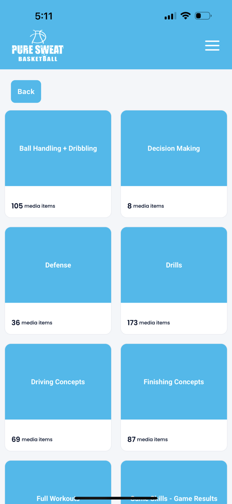 Pure Sweat Basketball - Interface de l'application Pure Sweat Basketball montrant des catégories d'entraînement, y compris la maniabilité du ballon, la défense et les concepts de finition