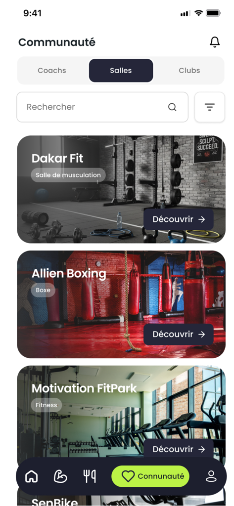 SamaCoach - Écran communautaire de l'application mobile SamaCoach montrant les listes de salles de sport à Dakar.