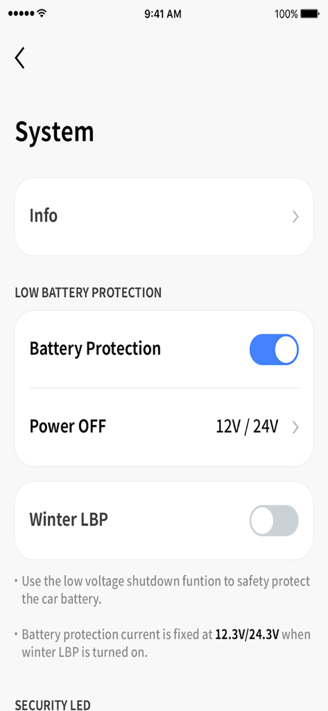 Interfaz de la aplicación IROAD Smart Manager que muestra la configuración del sistema para protección de batería baja y corte de voltaje