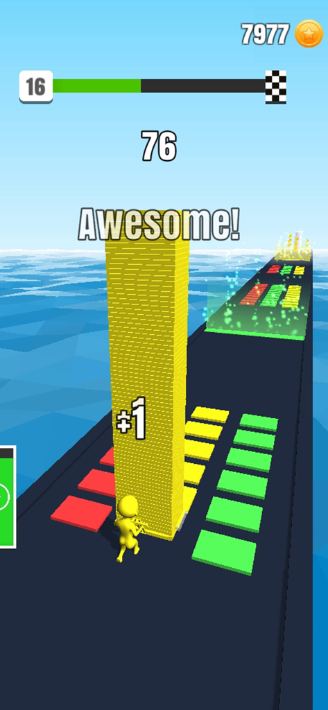 Stack Colors! - Un personaje cargando una pila alta de losetas amarillas en un camino colorido en Stack Colors