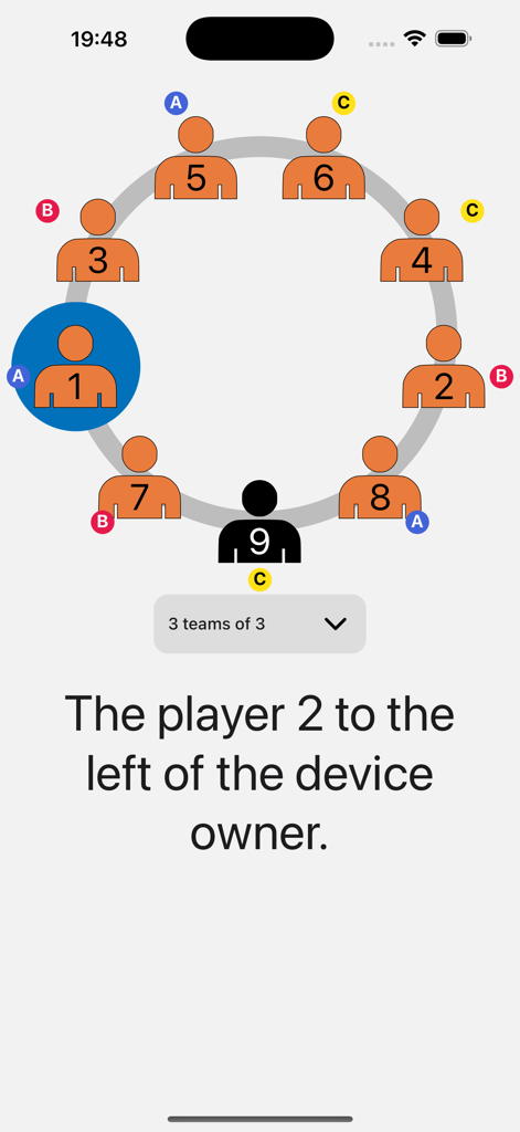 Interface of the Fast First app showing nine players in a circle with random team assignments