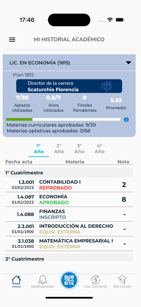Interfaz de la aplicación móvil UADE Webcampus mostrando registros académicos y calificaciones de estudiantes
