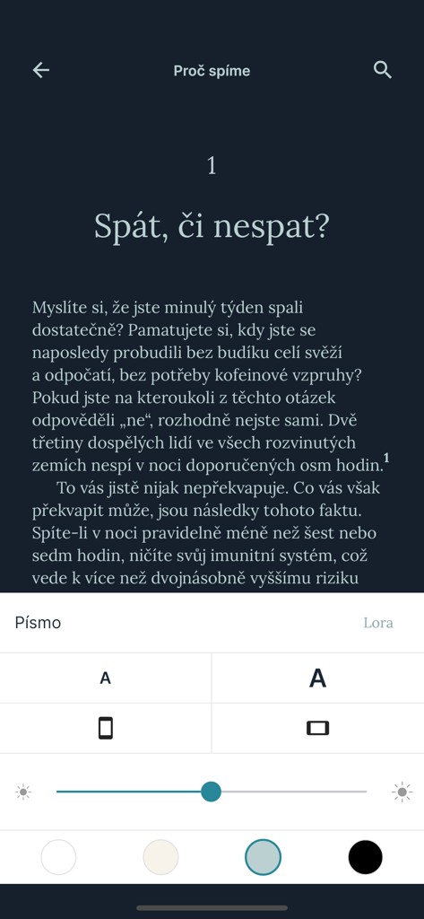 Palmknihy: čtení, poslech - Interfaz de lectura de libros electrónicos en la aplicación Palmknihy que muestra opciones de personalización de fuente y brillo