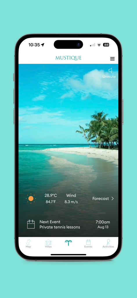 Pantalla de inicio de la aplicación Mustique que muestra una vista de la playa, información meteorológica y próximos eventos.