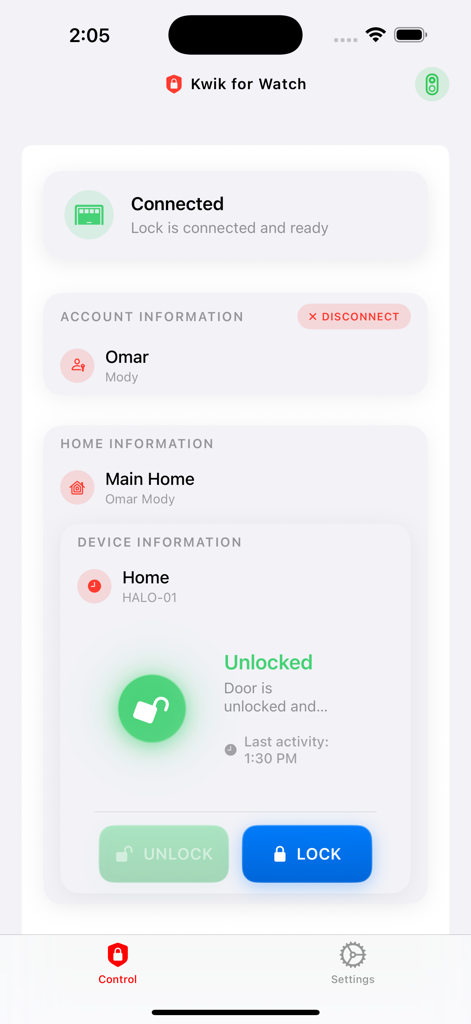 Interface móvel do aplicativo Kwikset Smart Lock on Watch mostrando o status de destravada para um dispositivo doméstico com botões de travar e destravar.