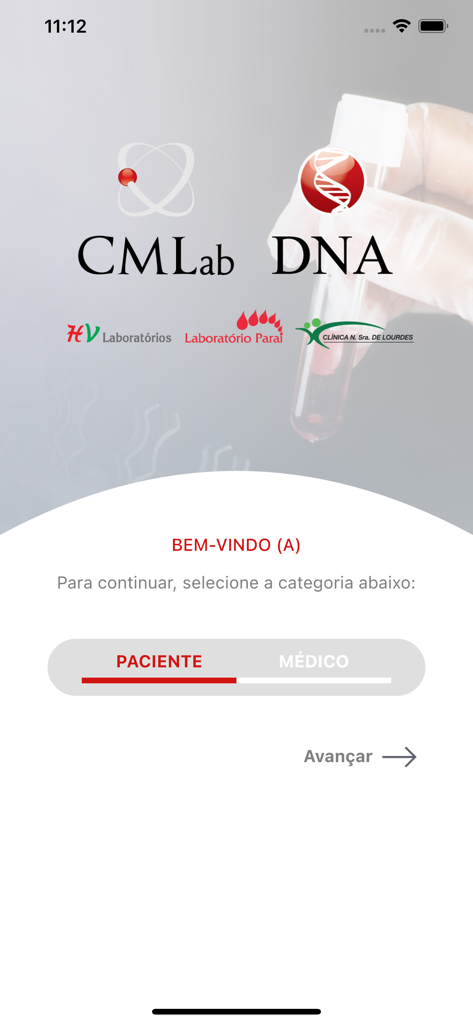 Grupo CMLab - Welcome screen of the Grupo CMLab mobile app featuring a selection for patient or doctor login