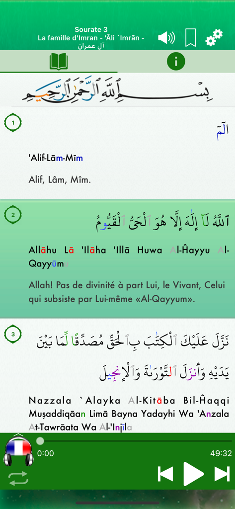 Pantalla de lectura de la aplicación Corán, con texto árabe, transcripción fonética y traducción al francés