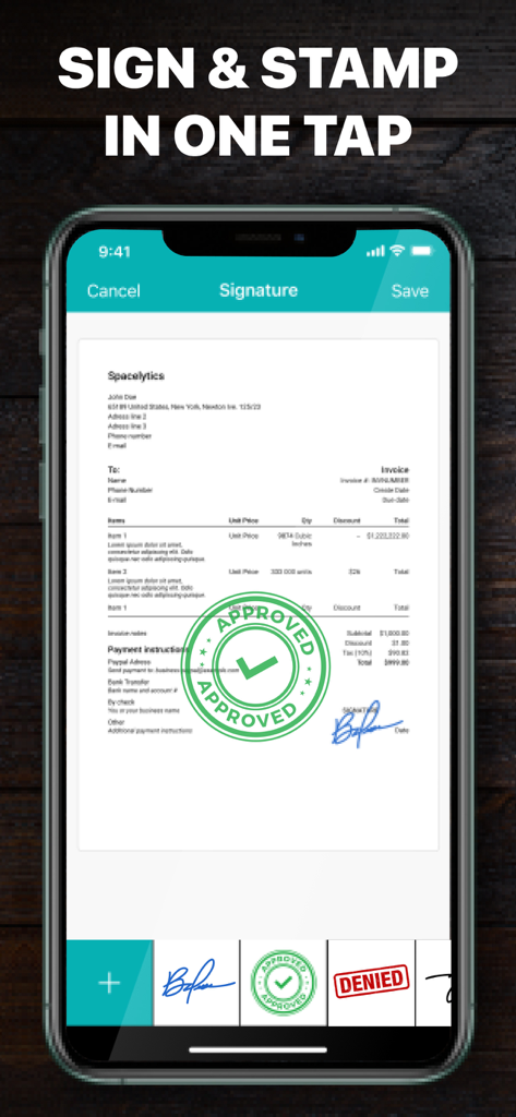 Scanner PDF – scan document - Mobiltelefonbildschirm zeigt die Scanner PDF App-Oberfläche mit einer Rechnung, die unterschrieben und mit einem Genehmigungsstempel versehen wird