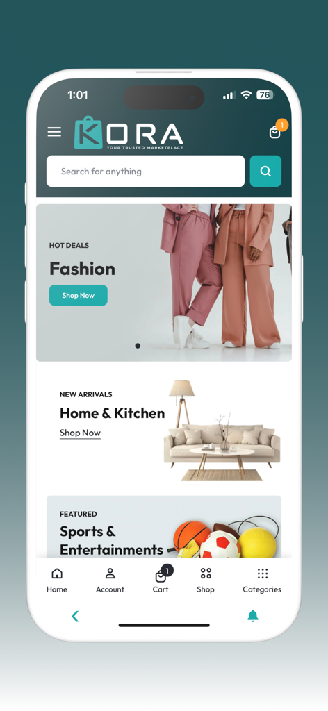 Pantalla de inicio de la aplicación de mercado KORA que muestra categorías de moda, hogar y cocina, y deportes.