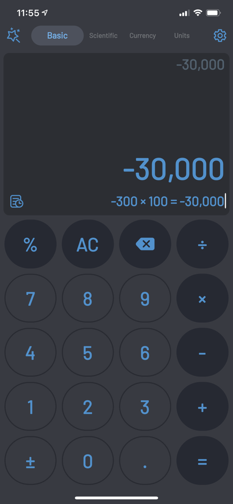 La interfaz básica de la aplicación Super Calculator en modo oscuro mostrando el resultado de un cálculo