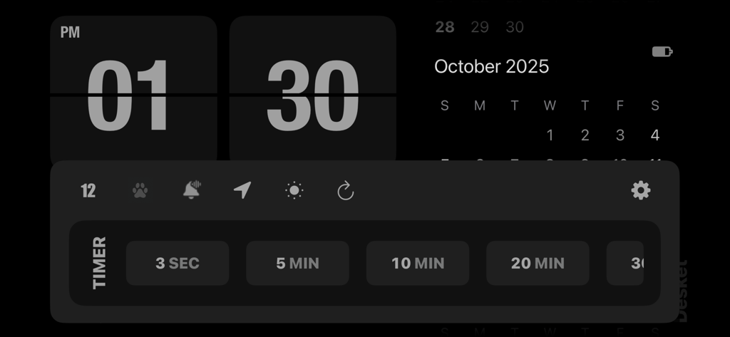 Desket -Weather Calendar Clock - Oberfläche der Desket App mit einer digitalen Flip Clock und Schnellauswahl-Buttons für den Timer im Dark Mode.