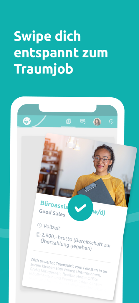 hokify - Jobsuche & Bewerbung - Interfaz de la aplicación hokify que muestra una tarjeta de empleo deslizable para un puesto de asistente de oficina con una gran marca de verificación verde