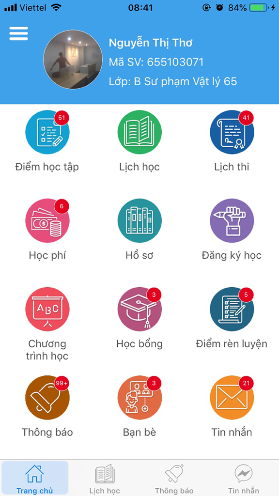 Main dashboard of the UniStudent mobile app showing icons for grades schedules and student services