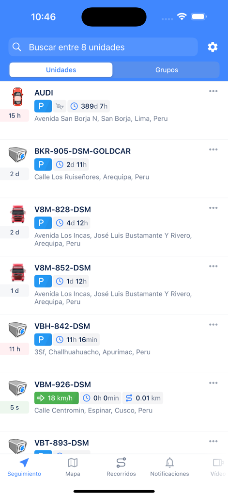 Goldcar Plus - Panel de la aplicación Goldcar Plus mostrando una lista de vehículos rastreados con su estado y ubicaciones