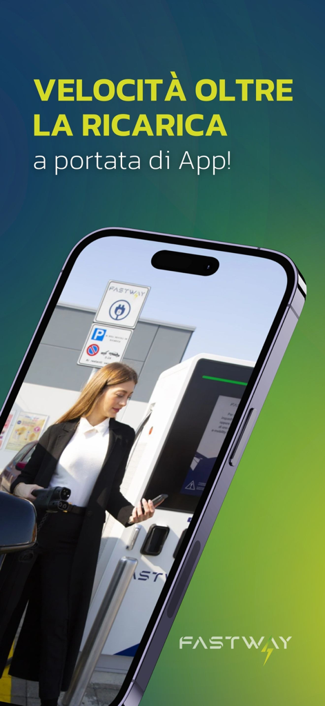 Una donna sta ricaricando un veicolo elettrico utilizzando l'app mobile FastWay