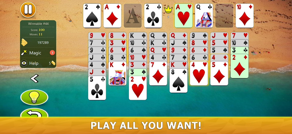 FreeCell Solitaire Mobile - Jugabilidad de FreeCell Solitario Móvil en modo horizontal con un fondo personalizable de playa mostrando un reparto de cartas ganable.