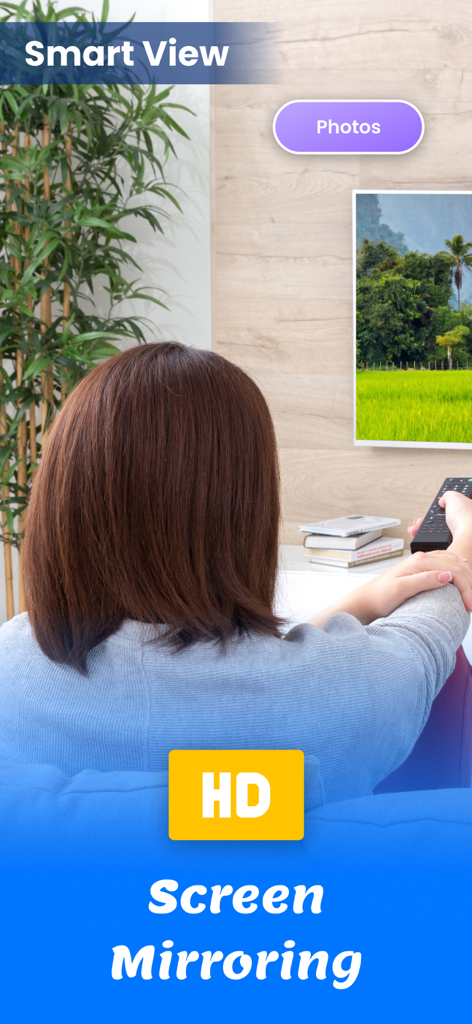 Smart View TV Screen Mirroring - Una persona effettua il mirroring di foto in alta definizione su una smart TV utilizzando l'app Smart View