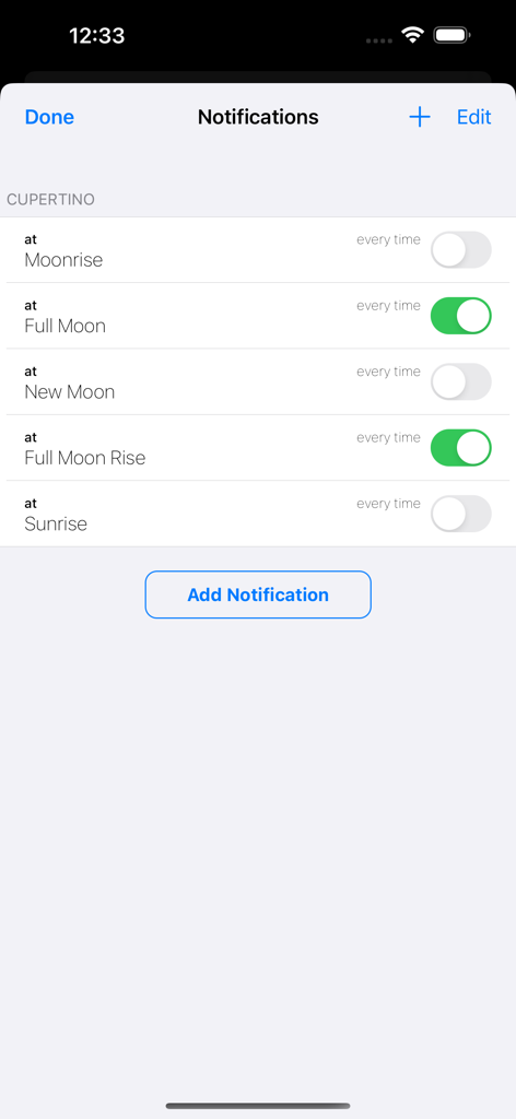 Écran affichant les paramètres de notification pour les alertes de lever de lune, de pleine lune et de lever du soleil dans l'application.