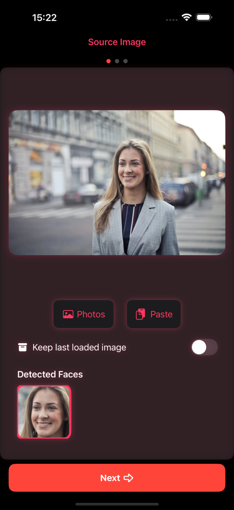 ReFaceX - ReFaceX-Oberfläche, die ein Quellbild und ein erkannten Gesicht für den Offline-KI-Gesichtstausch zeigt