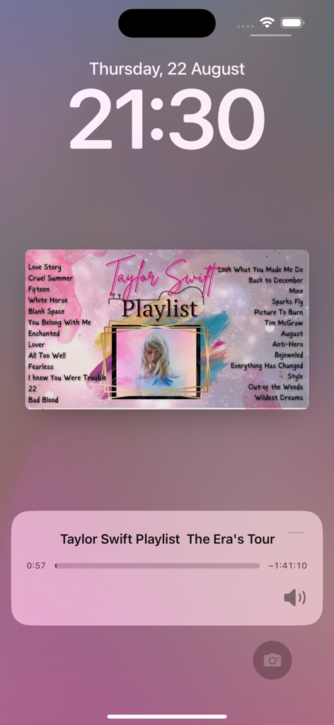Sperrbildschirm des iPhones zeigt ein Musik-Player-Widget mit einer Taylor Swift-Playlist.