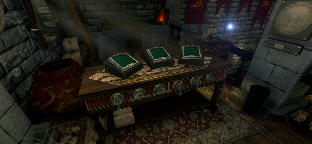 Tres cajas de puzles con pantallas verdes sobre una ornamentada mesa de madera dentro de una oscura sala de castillo.