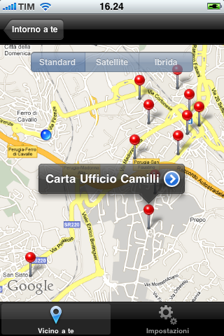 Vista mappa dell'app Sali e Tabacchi che mostra varie località di tabaccherie in Italia con pin rossi e un negozio specifico selezionato.