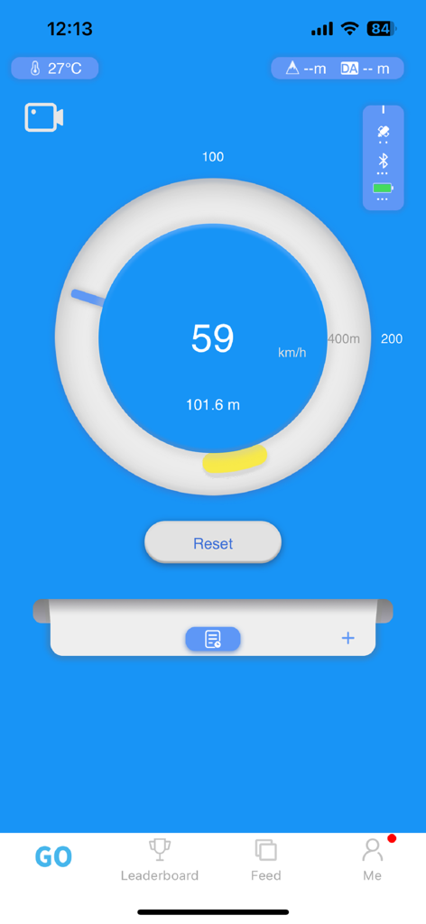 dragy Connect - Digital speedometer interface in the dragy Connect app displaying current speed in kilometers per hour and distance traveled for performance testing