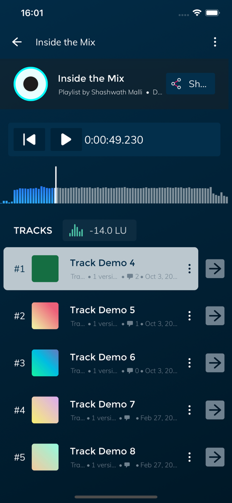 Mixup.audio - Interfaz de lista de reproducción de la aplicación Mixup.audio que muestra una lista de pistas y un reproductor de audio con una forma de onda.