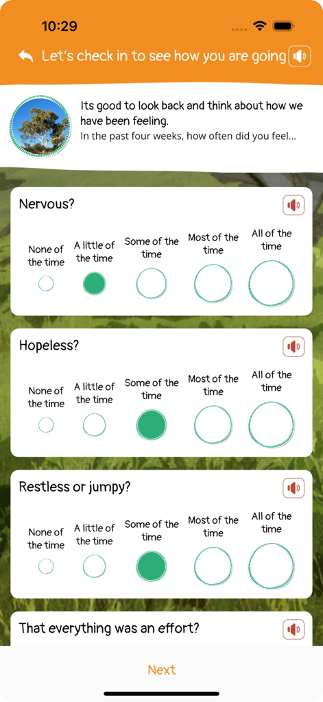 Ein Bildschirm zur Überprüfung der psychischen Gesundheit in der AIMhi-Y-App, der Umfragefragen zu Nervosität und Hoffnungslosigkeit zeigt