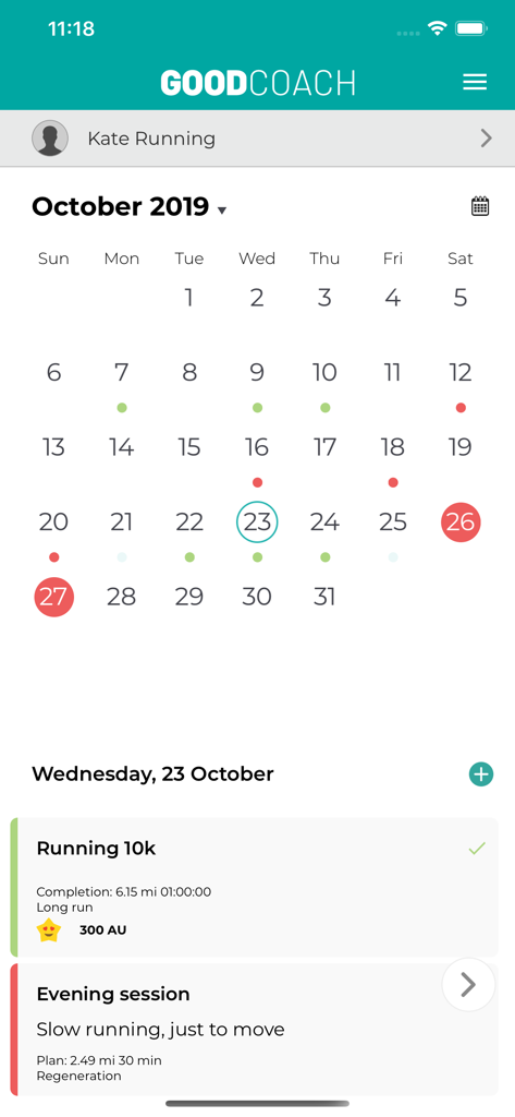 Calendario de entrenamiento mensual y vista del plan de entrenamiento diario en la aplicación Good Coach.