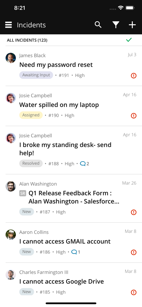 SolarWinds Service Deskアプリで、ITサポートインシデントとチケットステータスのリストを表示するモバイル画面。