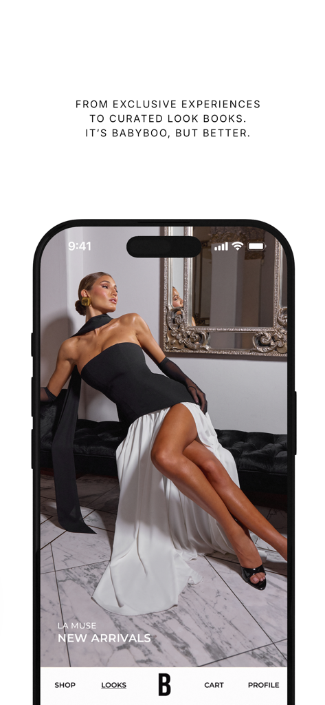 Modelo luciendo un vestido de noche en blanco y negro en la pantalla de nuevas llegadas de la app Babyboo