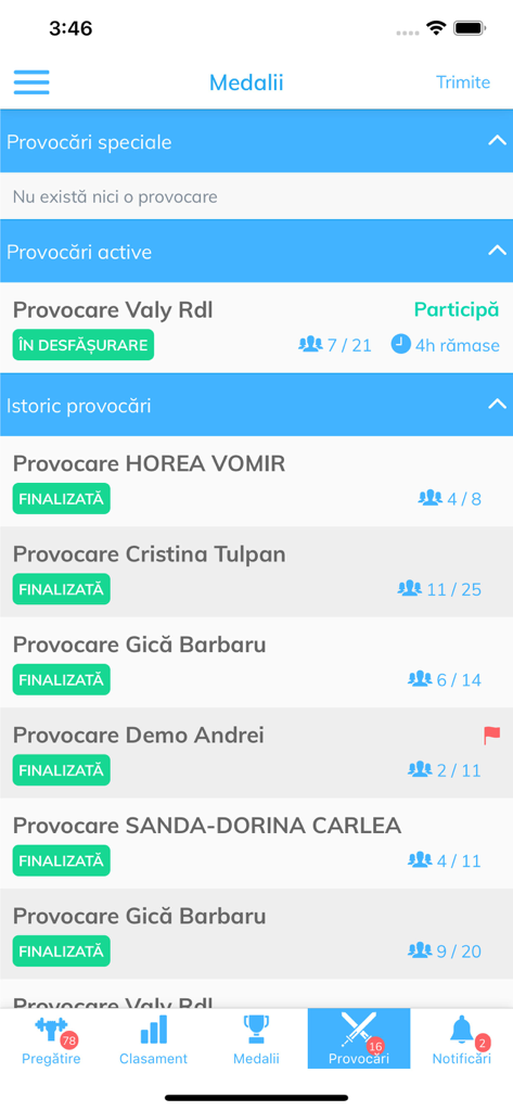 Vista de desafíos activos e históricos en la aplicación de preparación para el examen de conducir rumano.