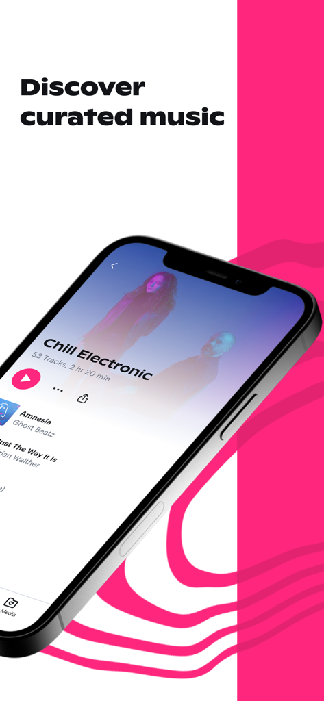 Interfaz de la aplicación móvil Soundstripe mostrando listas de reproducción de música curadas para creadores.