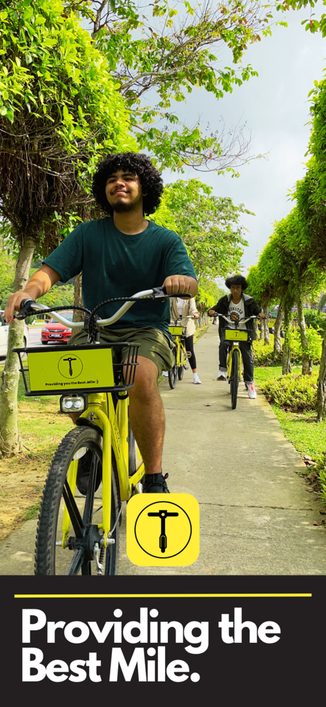 Junge Erwachsene fahren gelbe TRYKE-Elektrofahrräder auf einem baumgesäumten Weg