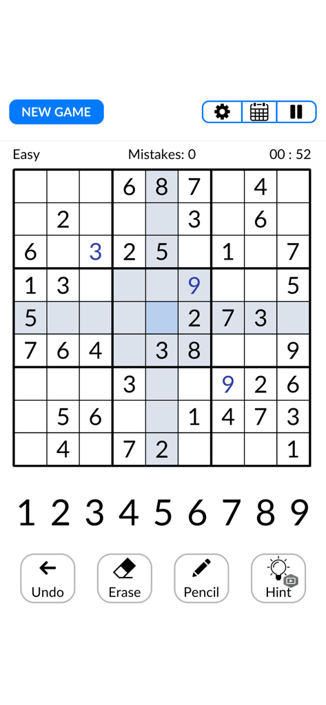 Interfaz del juego de puzzles Sudoku Clásico para móviles que muestra una cuadrícula de 9x9 en dificultad fácil con teclado numérico y controles de juego