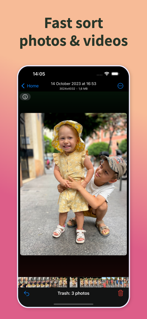 PhotoSweeper Mobile - Interface of the PhotoSweeper Mobile app showing the fast sort photos and videos feature