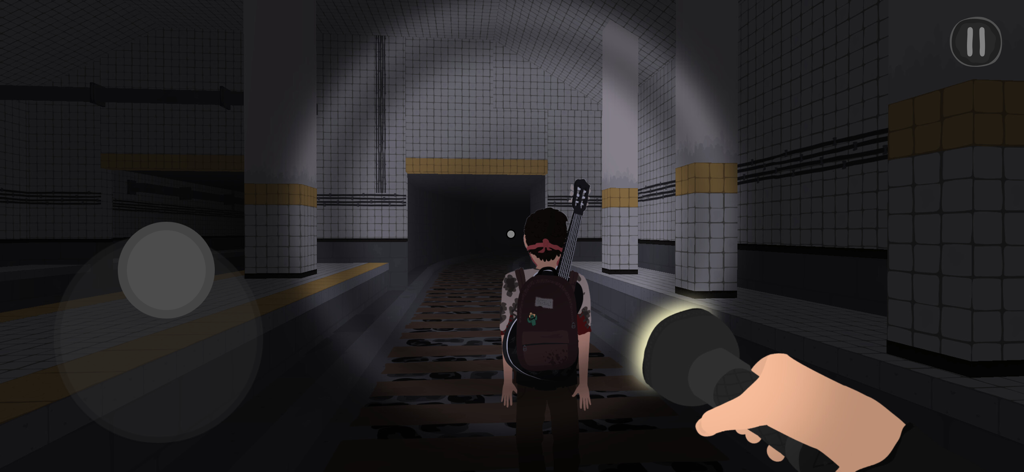 ギターとバックパックを持ったキャラクターが、ゲーム「Nocturnals」で懐中電灯を使い、暗い地下鉄トンネルを探索している