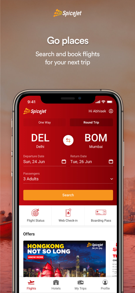 Pantalla de reserva de vuelos de la app móvil de SpiceJet que muestra una reserva de ida y vuelta de Delhi a Mumbai para tres adultos.