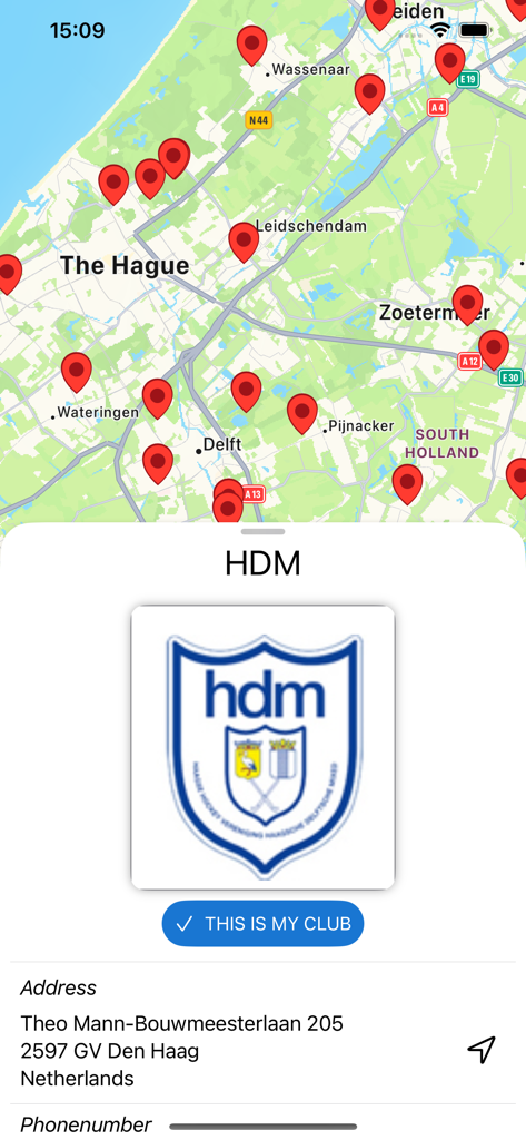 Whistle Time - Un'interfaccia di mappa nell'app Whistle Time che mostra varie posizioni di club sportivi con una scheda profilo club selezionata