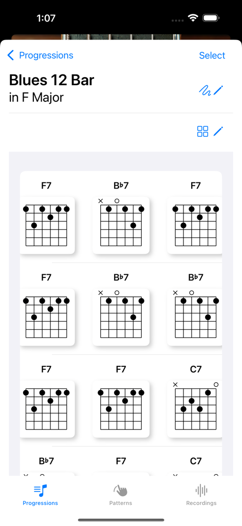 Guitar Elite-Chord Play Center - La pantalla de la aplicación Guitar Elite muestra diagramas de acordes de blues de 12 compases en Fa mayor