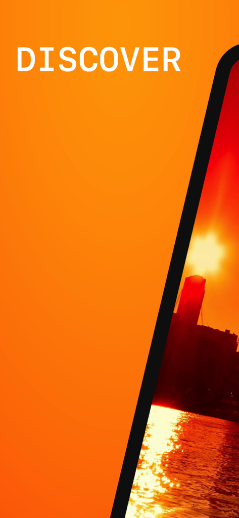 Chicago Travel Guide . - Chicago travel guide app intro screen featuring the word Discover and a sunset city skyline