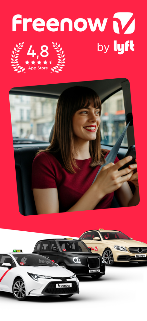Glücklicher Passagier nutzt die Freenow by Lyft App mit einer 4,8-Sterne-Bewertung und verschiedenen Taxi-Flottenfahrzeugen.